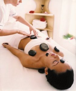 Como-Combinar-Calor-e-Massagem-para-Relaxamento Como Combinar Calor e Massagem para Relaxamento Profundo
