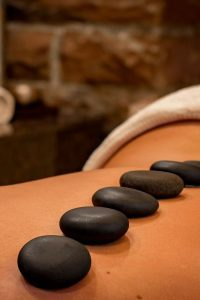 Como Combinar Calor e Massagem para Relaxamento. Proporcionar relaxamento profundo, alívio do estresse e bem-estar geral.